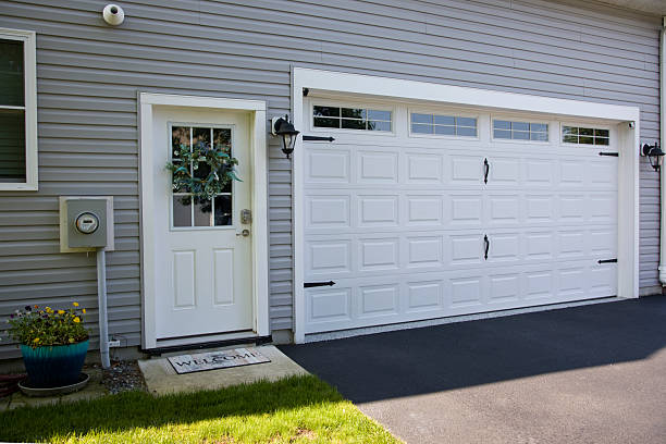 24/7 Emergency Garage Door Panel Replacement experts in Clyde, NC
